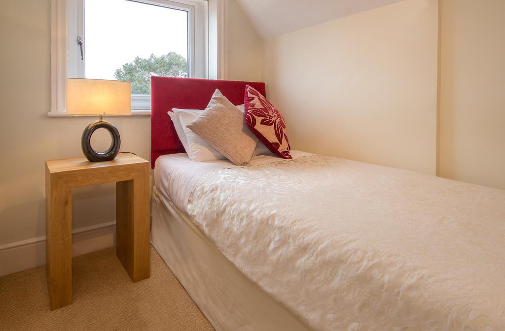 Villiers Lodge Surbiton Kültér fotó