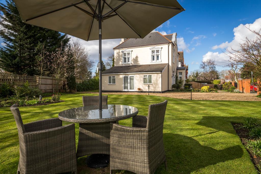 Villiers Lodge Surbiton Kültér fotó